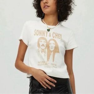 New DAYDREAMER Sonny & Cher Poster Shrunken Tee Babydoll White
Tan. Size XS